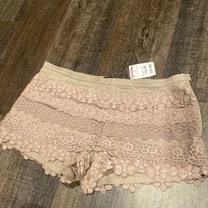 NWT lace short. Size Large. Zipper and button closure.